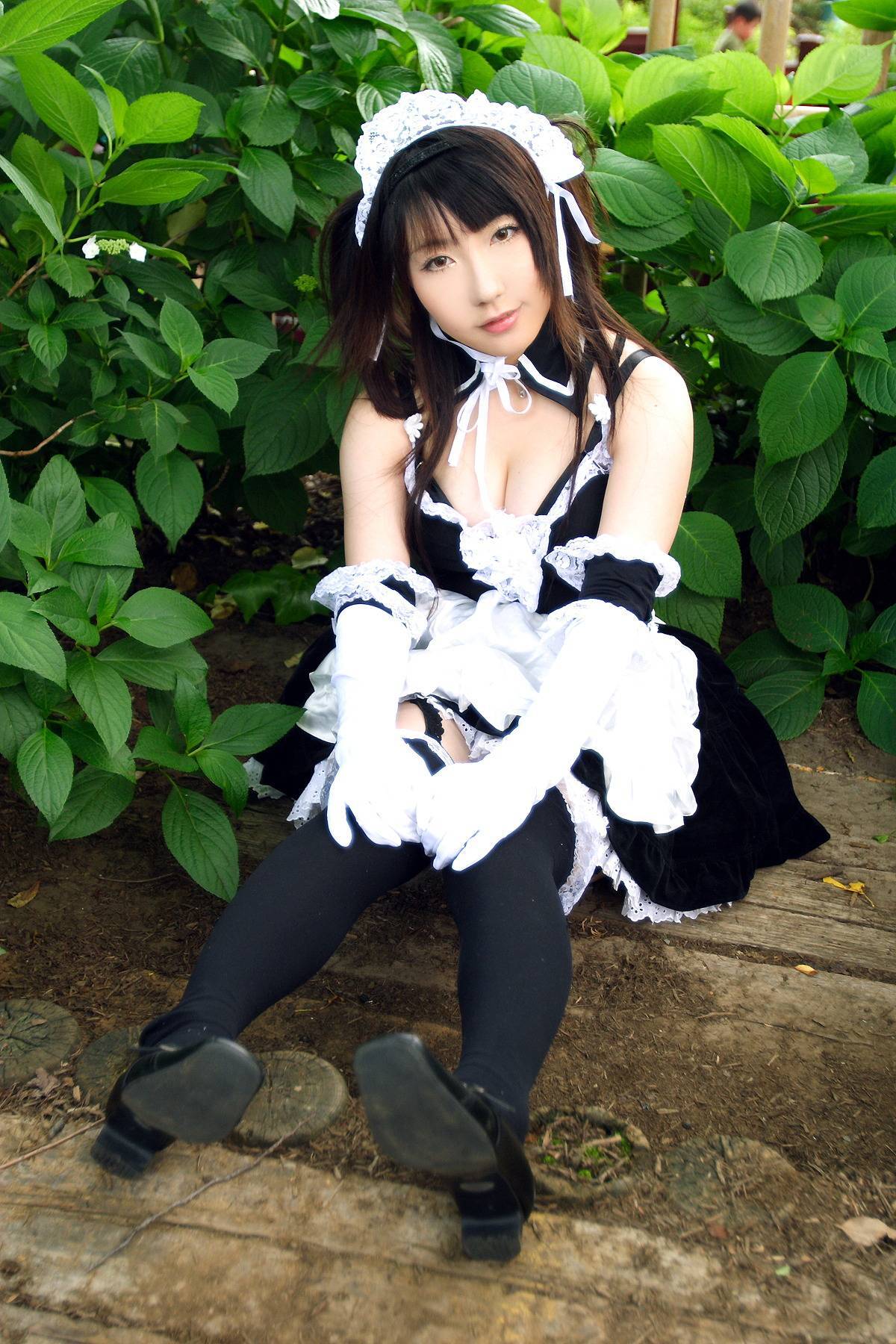 [Cosplay]  Sexy Maid with big boobs